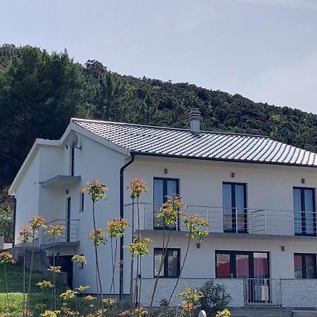 Holiday Apartments Cecilija Supetarska Draga Buitenkant foto