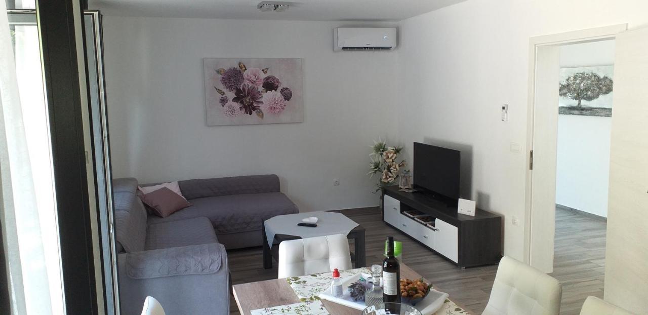 Holiday Apartments Cecilija Supetarska Draga Buitenkant foto