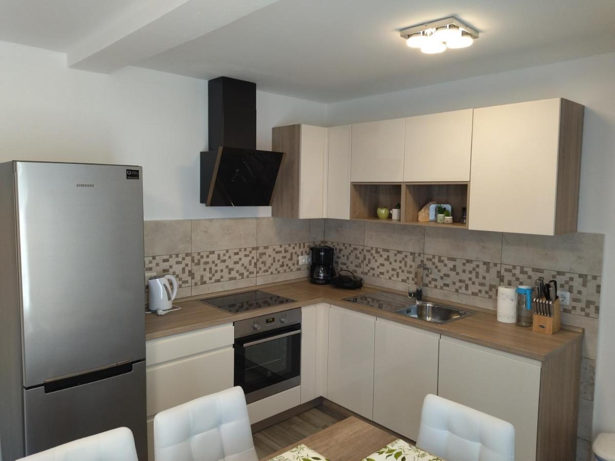 Holiday Apartments Cecilija Supetarska Draga Buitenkant foto