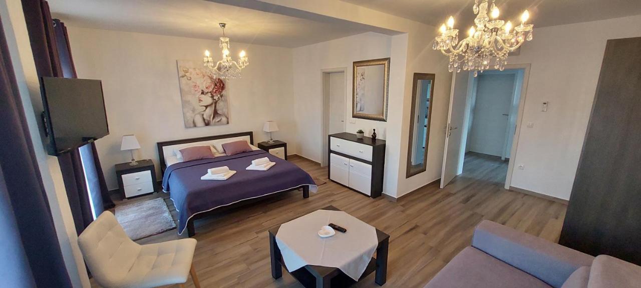 Holiday Apartments Cecilija Supetarska Draga Buitenkant foto