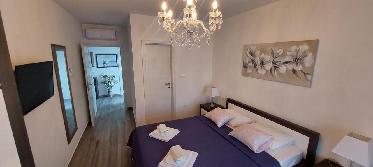 Holiday Apartments Cecilija Supetarska Draga Buitenkant foto